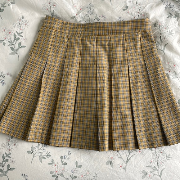 Yellow Pleated Skirt - Picture 2 of 3